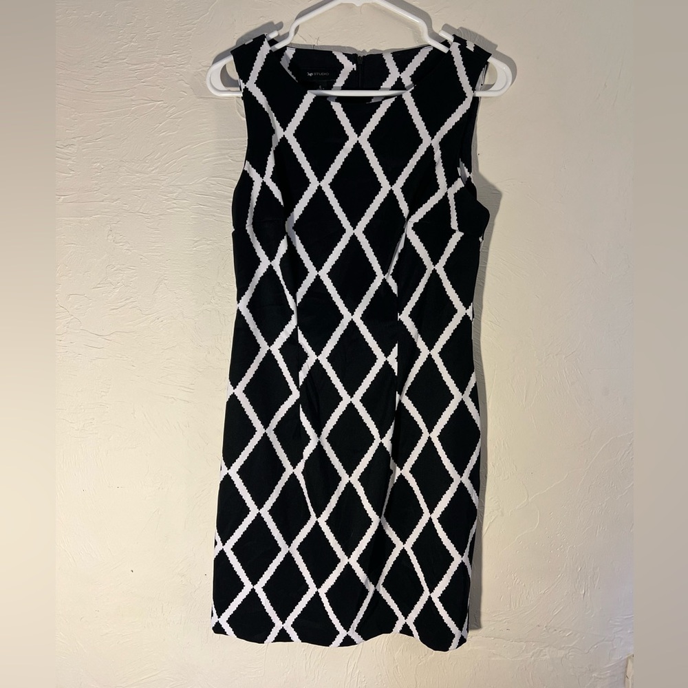 Fitted black patterned business casual dress, size 6